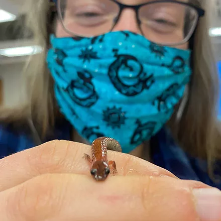 Bethany Shaw holding a salmander